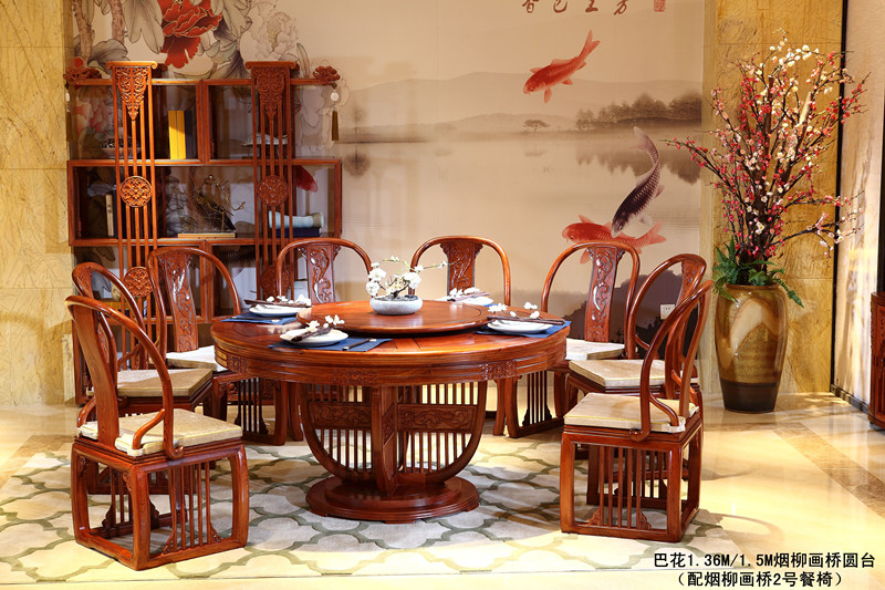 為更大程度滿足當(dāng)代消費(fèi)市場(chǎng)的需求，華行紅木原創(chuàng)新中式系列精品深受市場(chǎng)歡迎