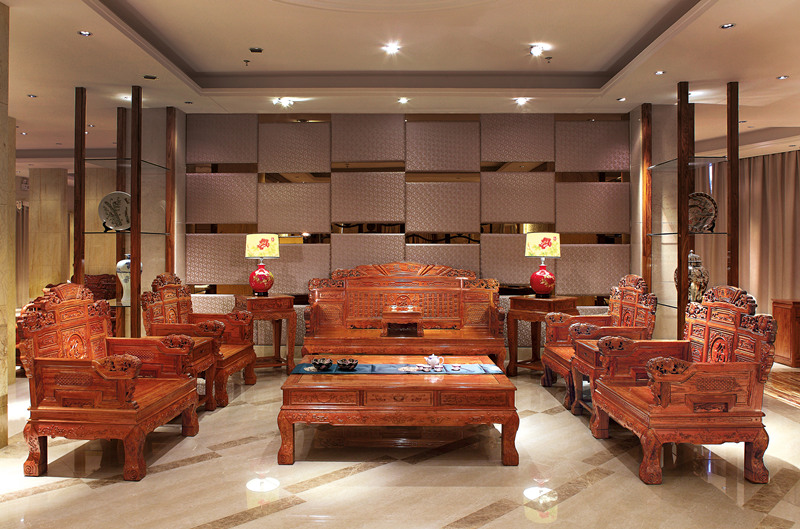 華行紅木專注巴西花梨家具的生產，并以此為定位努力增強產品的差異化和競爭力