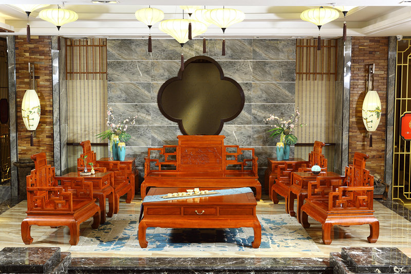 華行紅木以精湛的產品品質促進品牌創新與升級，從而增強了企業的綜合競爭力